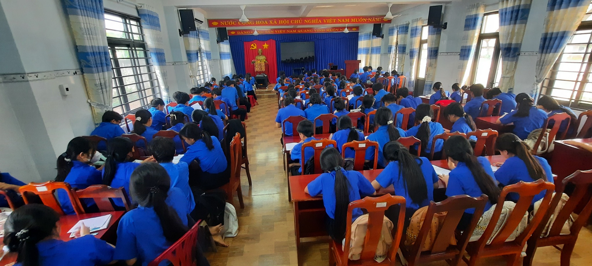 Thư viện ảnh lưu giữ những khoảnh khắc đẹp của nhà trường